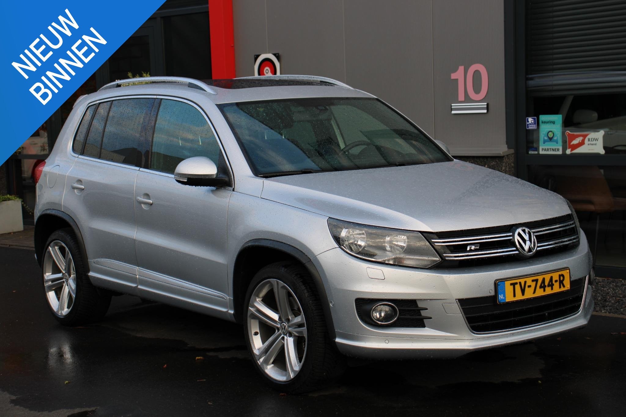 Volkswagen Tiguan 1.4 TSI R-Line Edition 77DKM, PANO, TREKHA, Auto's, Volkswagen, Voorwielaandrijving, Euro 5, 15 km/l, Gebruikt