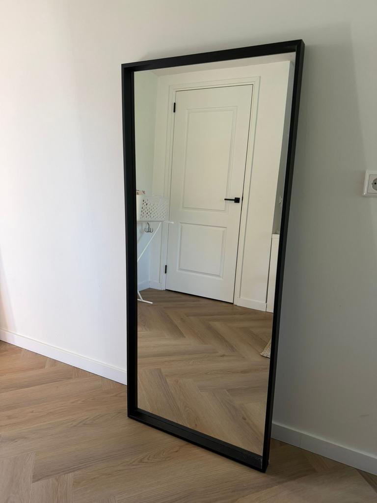 Ikea nissedal spiegel zwarte rand 60x150 cm OPHALEN UTRECHT, Huis en Inrichting, Woonaccessoires | Spiegels, Ophalen, 100 tot 150 cm