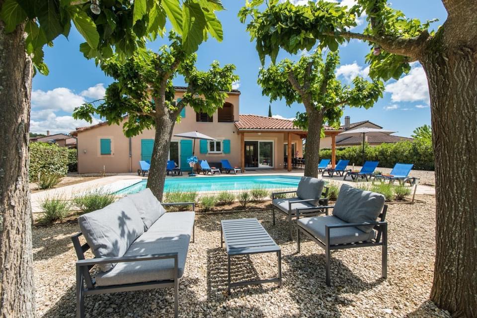 Villa 10 p in Ardèche te huur - privé zwembad, Vakantie, 4 of meer slaapkamers, Wasmachine, Recreatiepark, Aan meer of rivier
