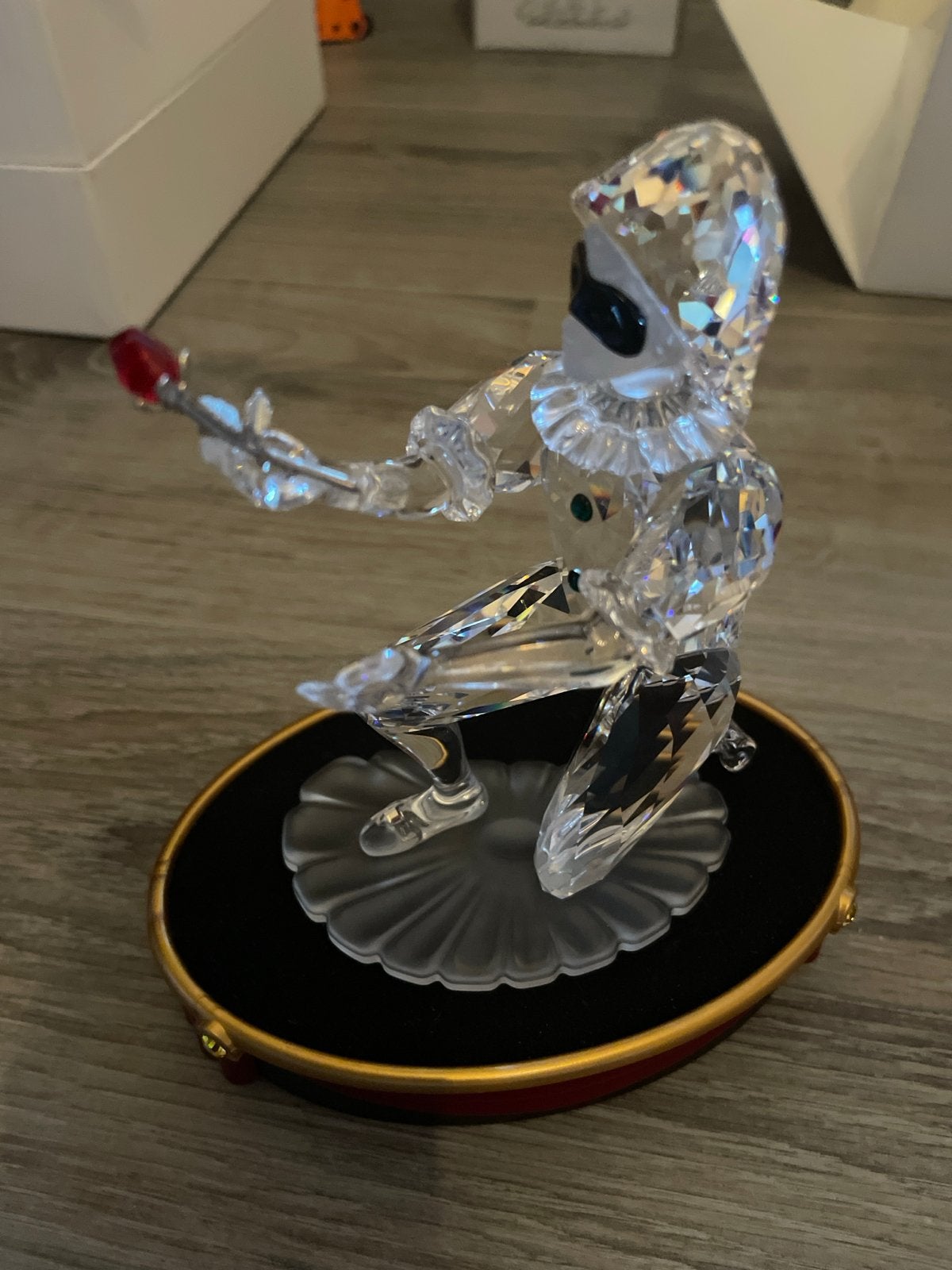 Swarovski Harlekijn met Rode Roos Kristal Figuur, Verzamelen, Beelden en Beeldjes, Ophalen of Verzenden, Zo goed als nieuw, Mens