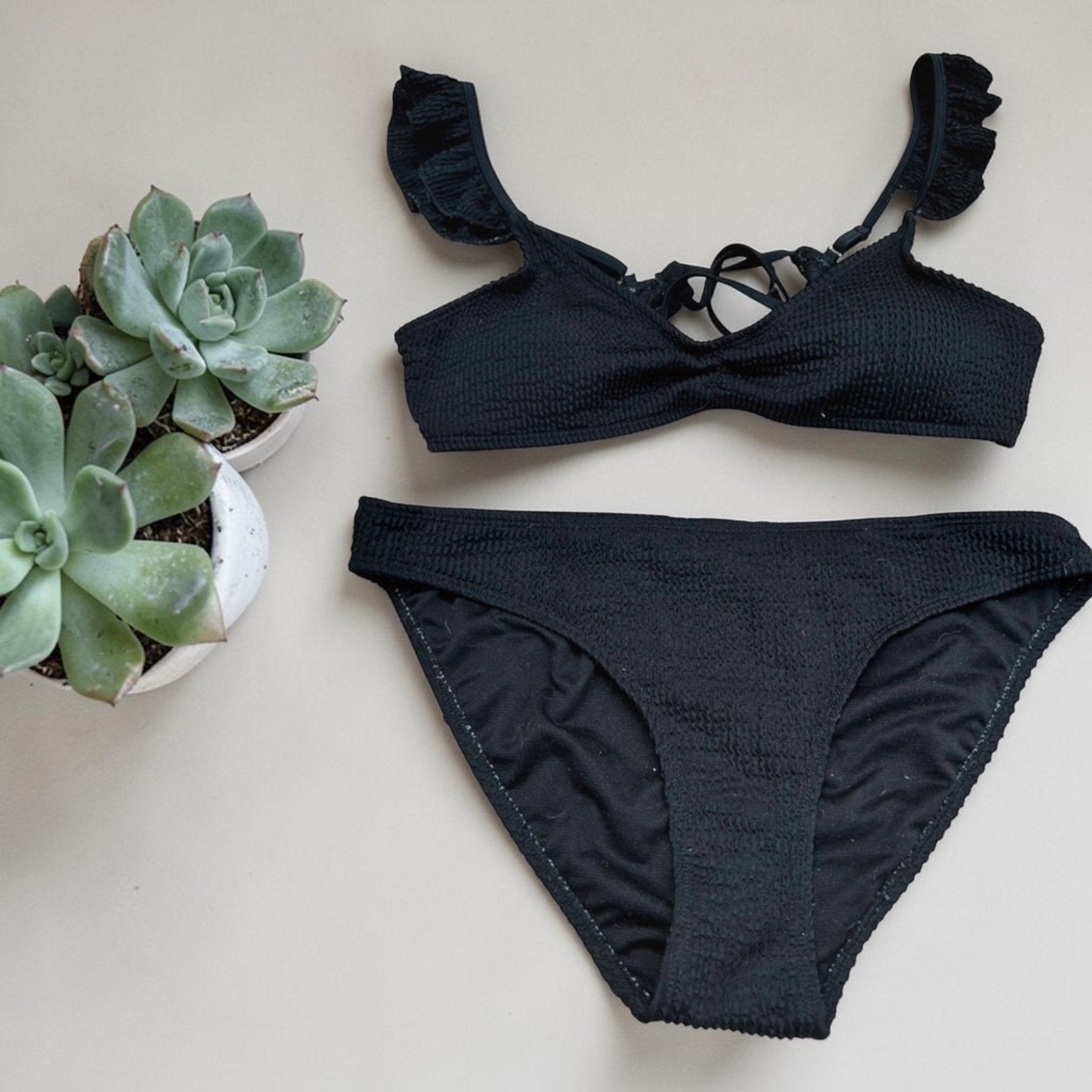 Chill Vibes Bikini Maat L Zwart Ribstof Ruches Strand Zomer, Verzenden, Zwart, Zo goed als nieuw, Cv