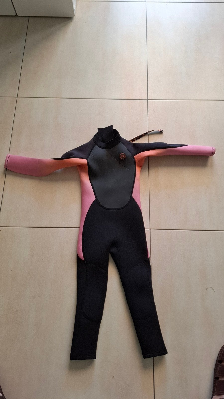 Next badpak wetsuit 116 goed als nieuw zwart met roze, Ophalen of Verzenden, Zo goed als nieuw, Kind, Wetsuit