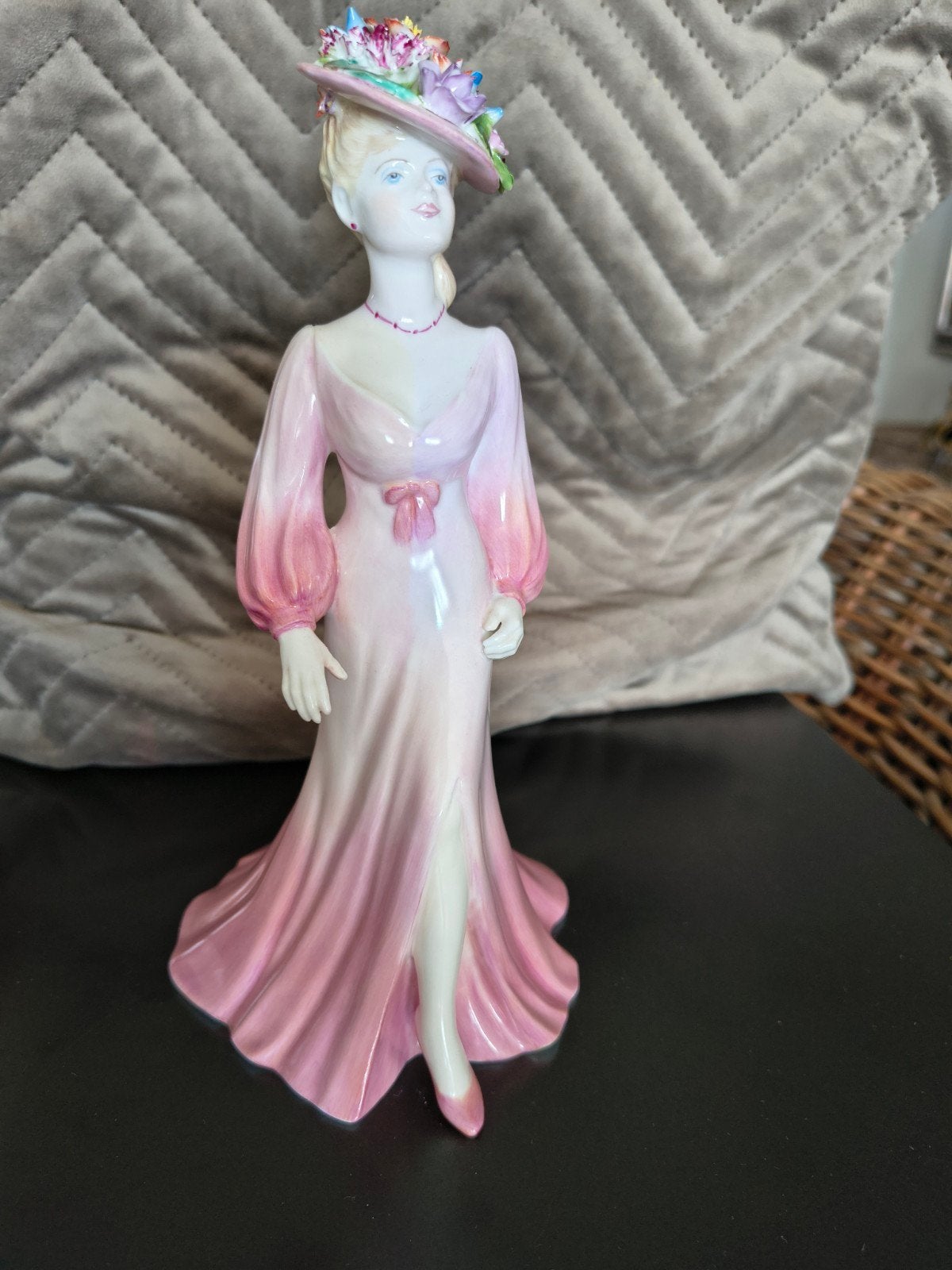 Coalport The Ascot Lady 1985 David Shilling Figurine, Verzamelen, Ophalen of Verzenden, Zo goed als nieuw, Mens