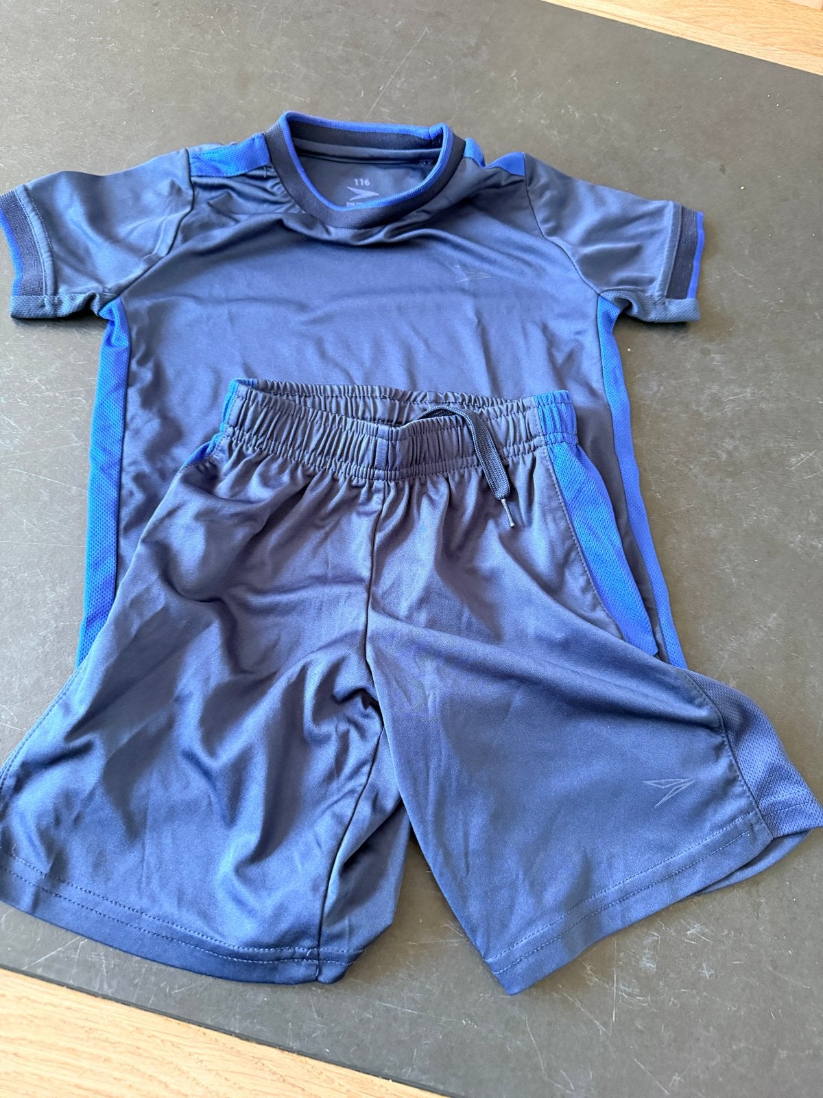 Dutchi sportpakje maat 110 en 116 nog nieuw, Kinderen en Baby's, Kinderkleding | Maat 110, Ophalen of Verzenden, Gebruikt, Jongen of Meisje