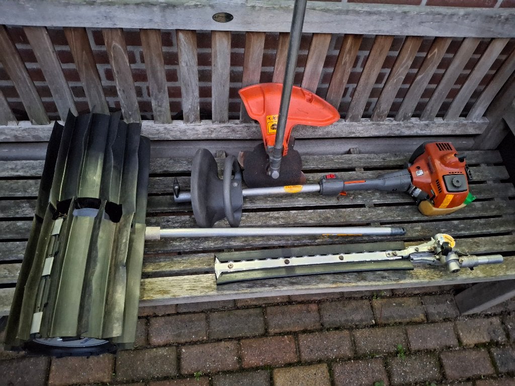 Husqvarna 323LD Combi machine met diverse aanbouwdelen ., Ophalen, Zo goed als nieuw, Husqvarna