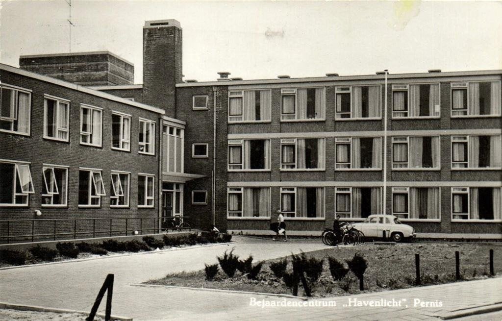 Bejaardencentrum Havenlicht, Pernis - auto - 1965 gelopen, Ophalen of Verzenden, 1960 tot 1980, Gelopen, Zuid-Holland