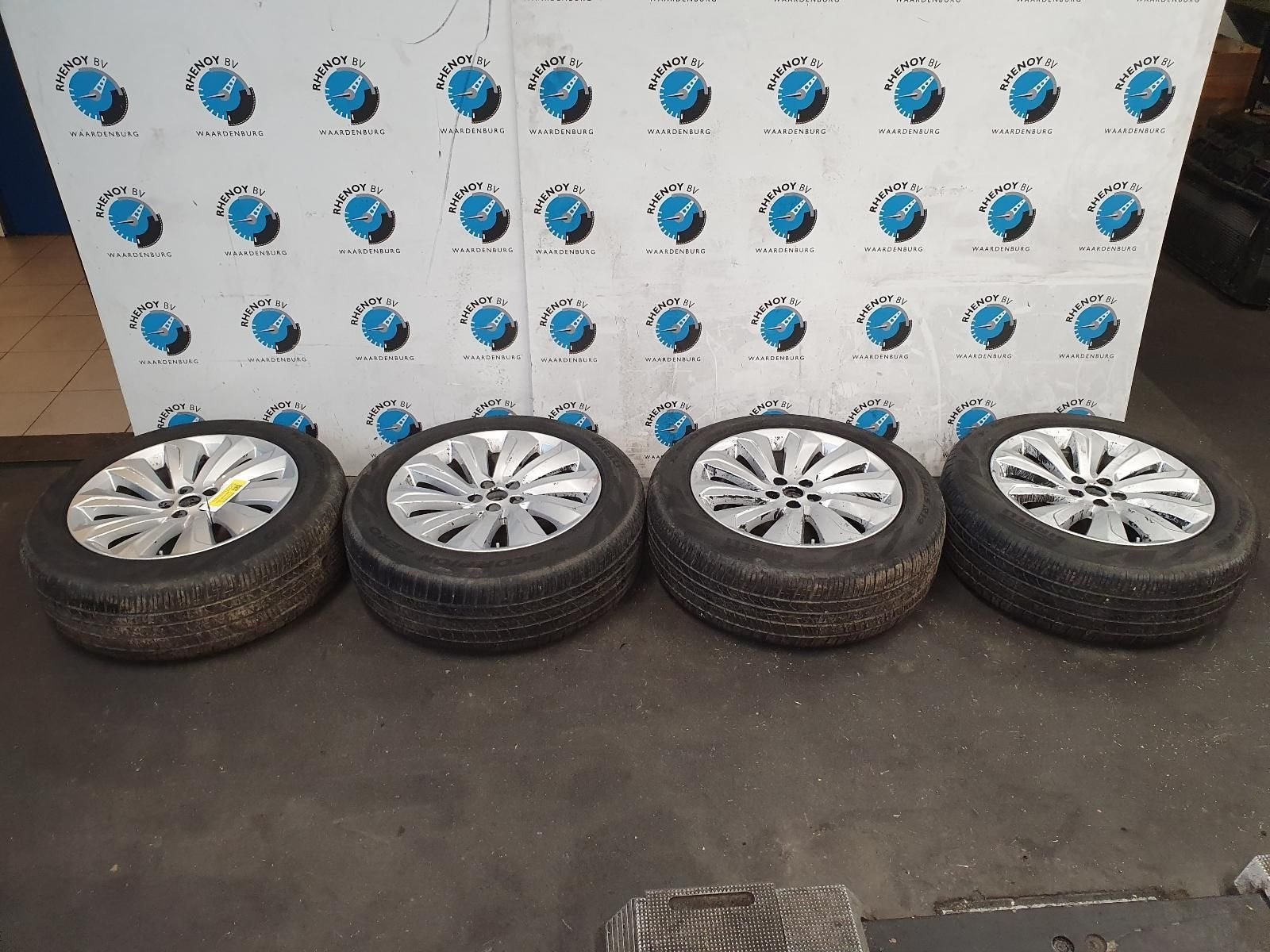 Discovery sport 2019 235/55 19 Pirelli All season, Auto-onderdelen, Banden en Velgen, 19 inch, Gebruikt, -, -
