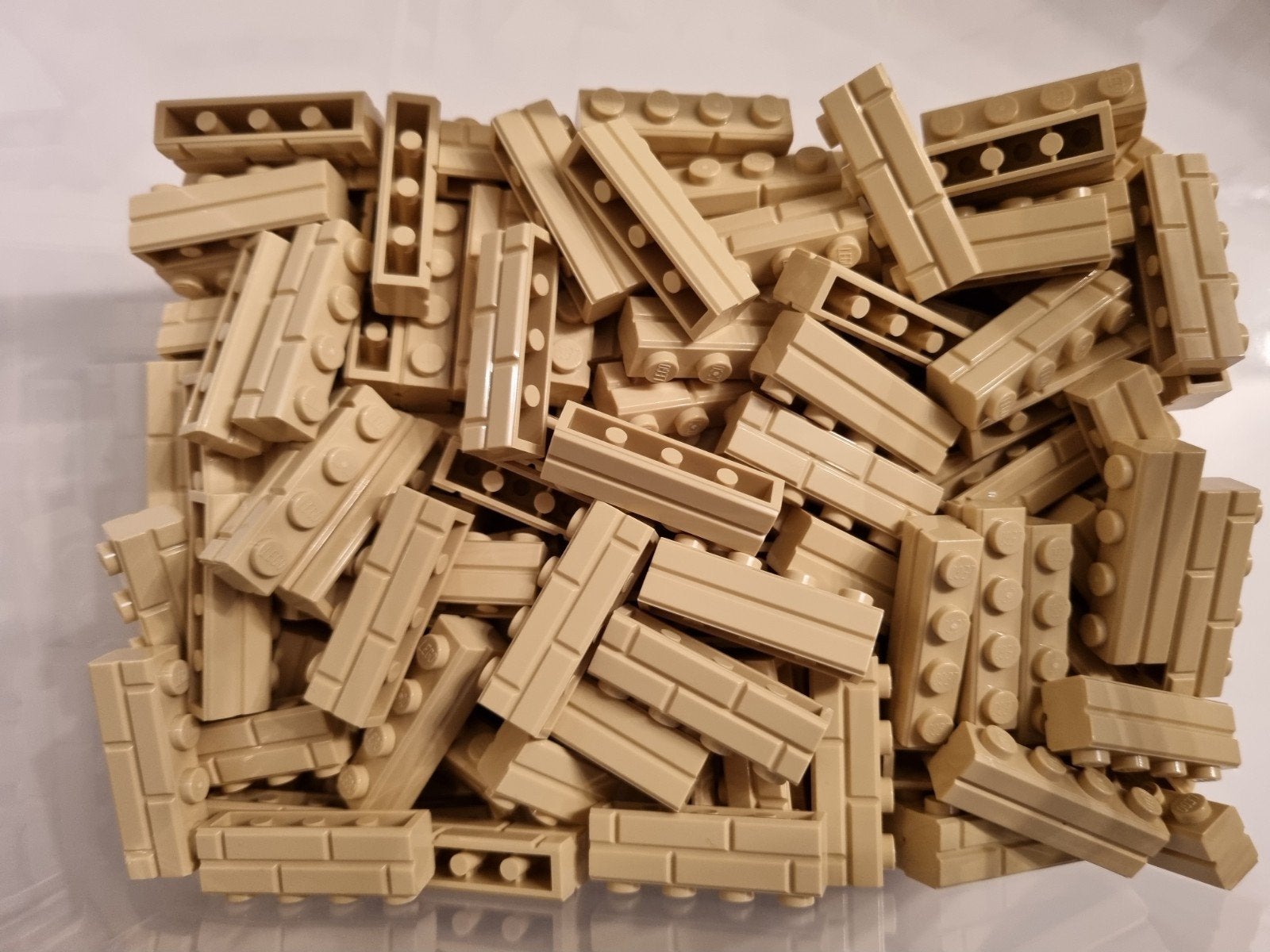 100 nieuwe tan / beige lego 15533 metselstenen 1x4, Ophalen, Overige thema's, Lego, Nieuw