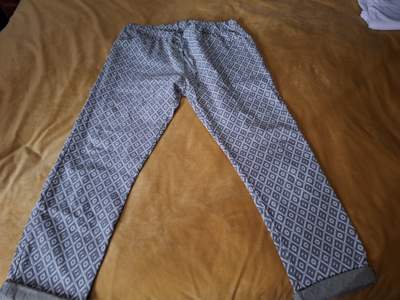 2 dames broeken mt 46 wit en groene, Ophalen of Verzenden, Gedragen, Wit, Broek of Spijkerbroek