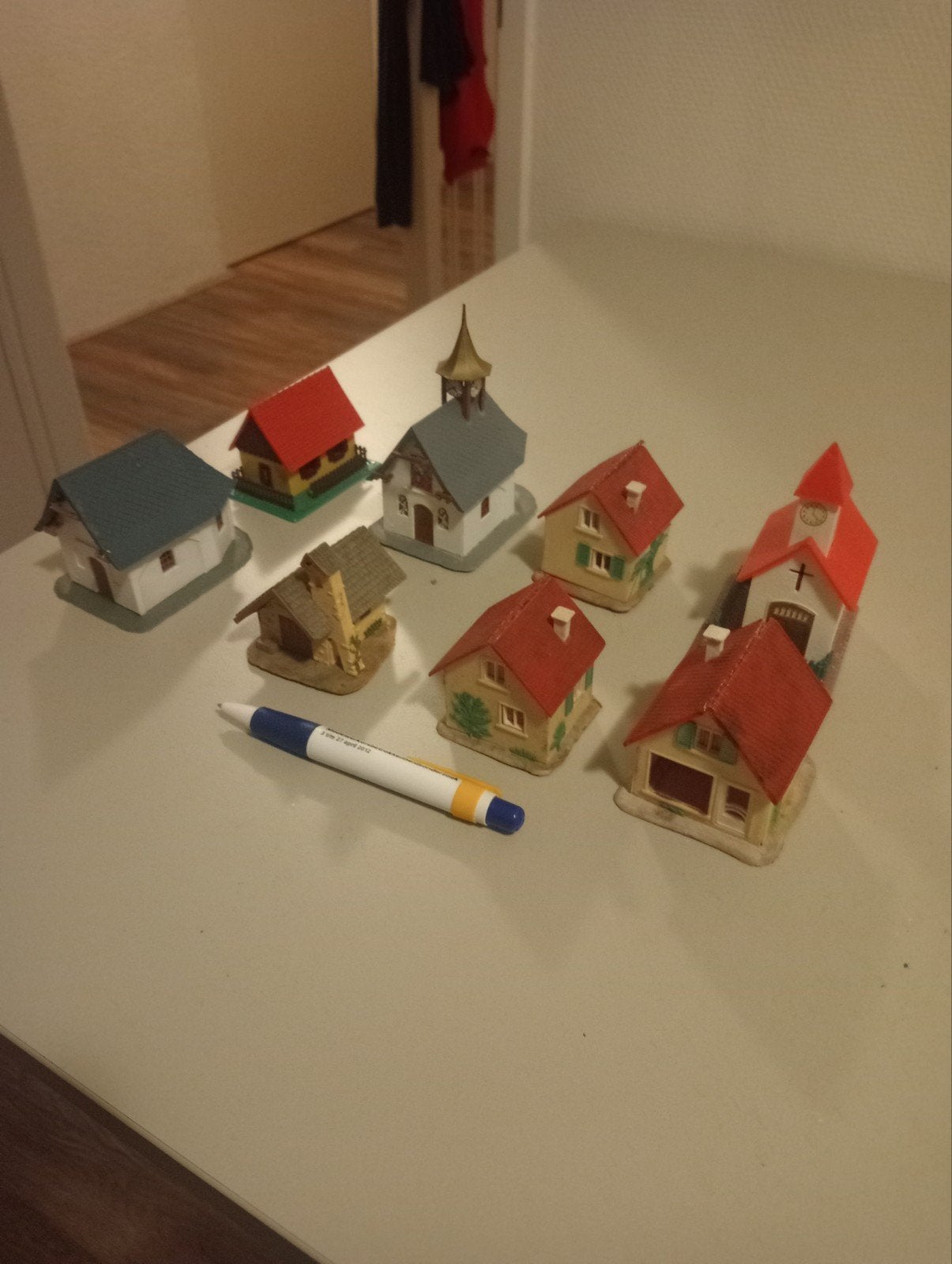 8 Huisjes N0 schaal - Miniatuur modelbouw huisjes, 1:50 of kleiner, Overige typen, Zo goed als nieuw, Ophalen
