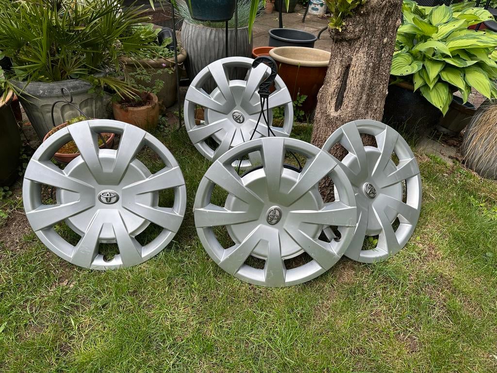 Toyota wieldoppen 16 inch, Ophalen of Verzenden, Zo goed als nieuw