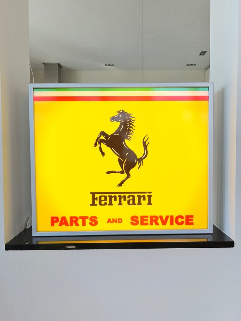 Lichtbak Lichtreklame Ferrari Parts & Service 60 x 50 x 10, Ophalen of Verzenden, Zo goed als nieuw, Lichtbak of (neon) lamp
