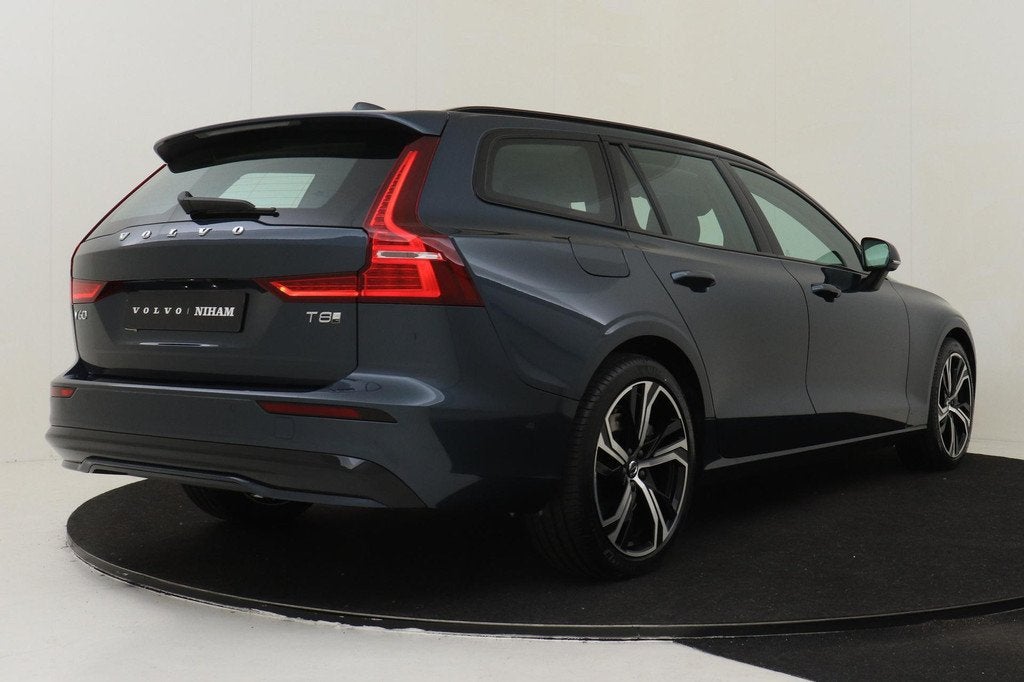 Volvo V60 T8 PLUG-IN HYBRID AWD PLUS PERFORMANCE ED. DARK -H, Auto's, Volvo, Automaat, 12 maanden, Euro 6, 4 cilinders