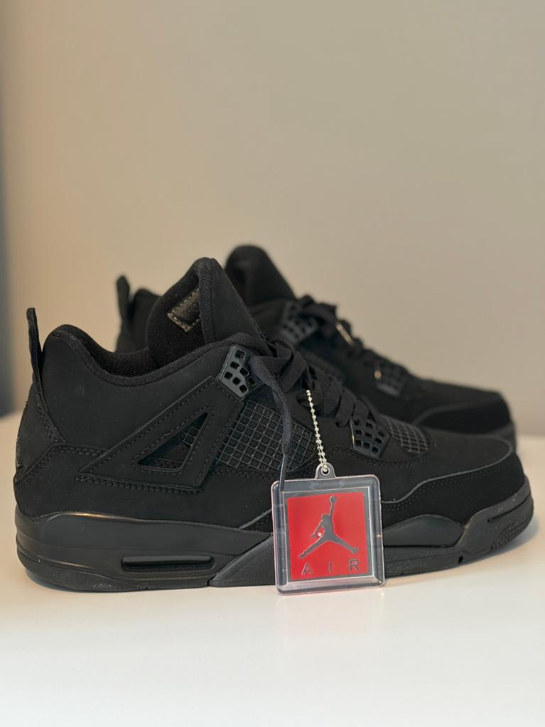 Air Jordan 4 Black Cat - Nieuw - Maat 45 (valt als 44), Kleding | Heren, Schoenen, Ophalen of Verzenden, Nieuw, Zwart, Sneakers of Gympen