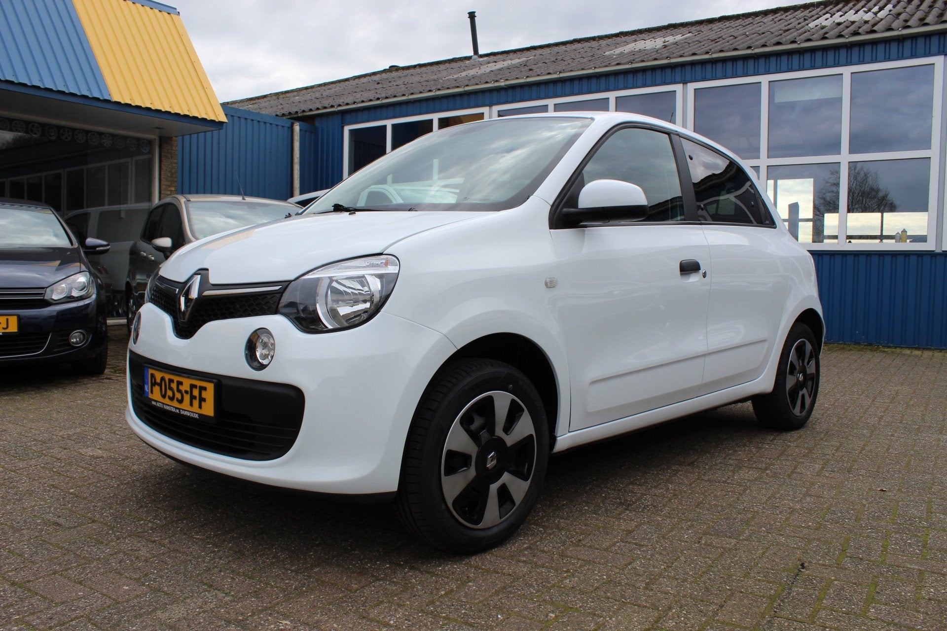 Renault Twingo Life '' White Pearl " (bj 2017), Auto's, 839 kg, Gebruikt, 4 stoelen, Wit