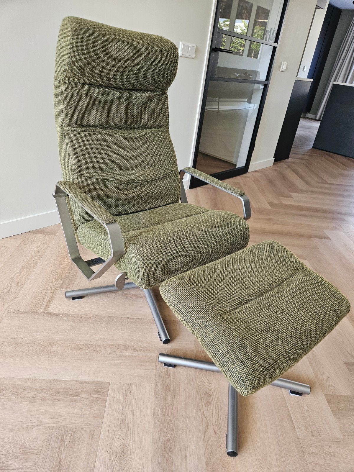 Groene Relaxfauteuil met Voetenbank - Zo goed als nieuw, Huis en Inrichting, Fauteuils, Ophalen, Gebruikt, 75 tot 100 cm, Stof