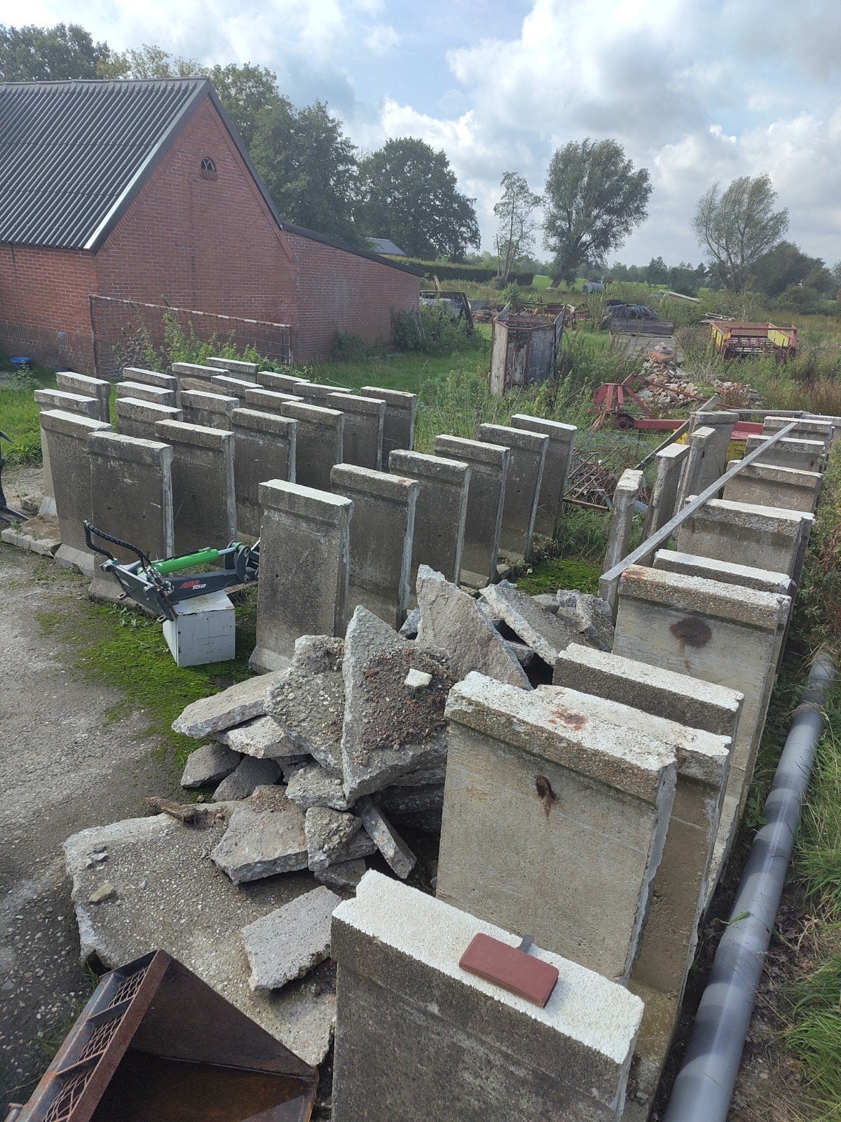 Betonnen keerwanden van voormalig NS station, Doe-het-zelf en Verbouw, Ophalen, Gebruikt, Overige typen, 50 mm of meer