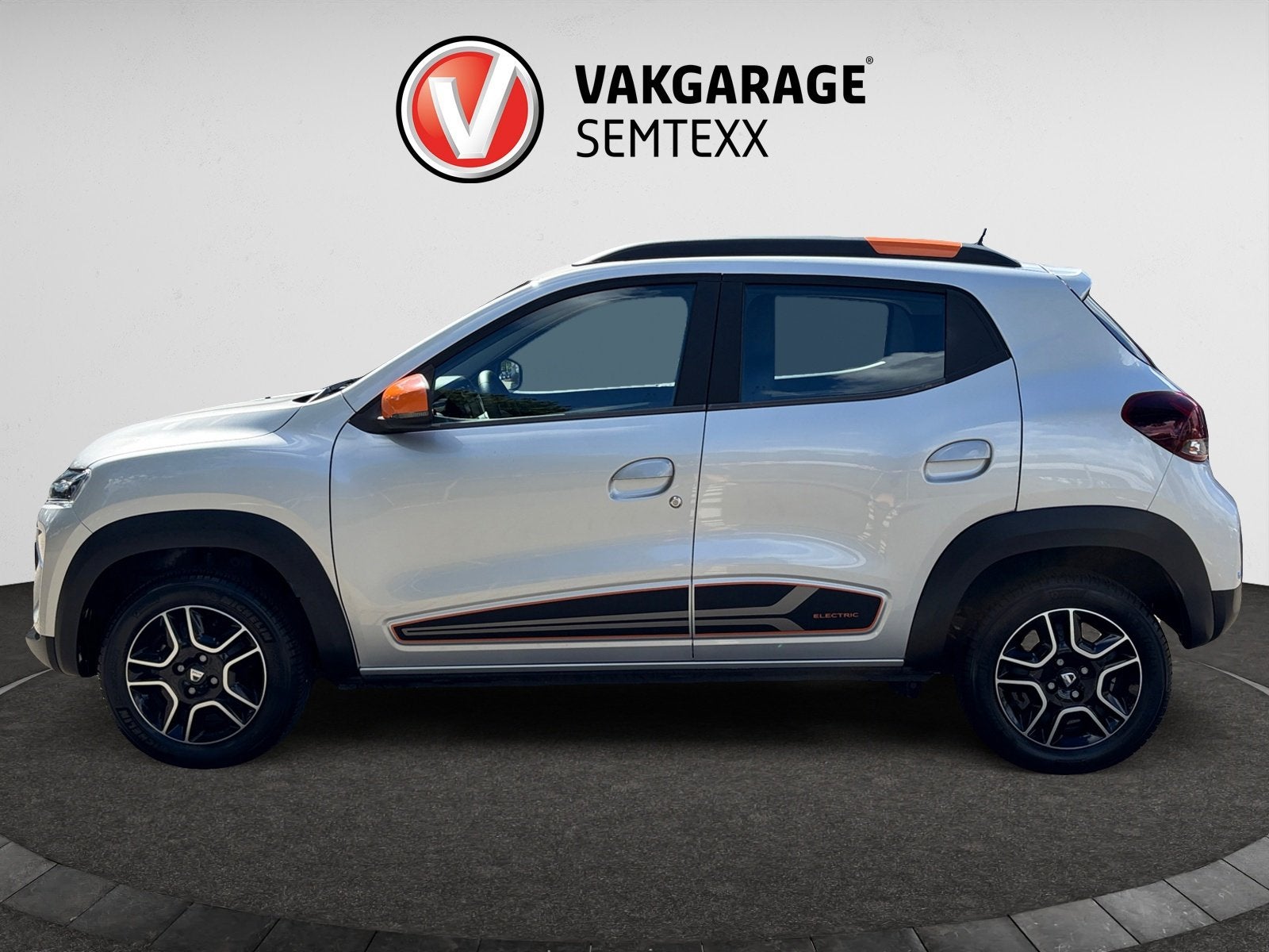 Dacia Spring Comfort Plus 27 kWh !slechts 4600 KM! | Org. Ne, Auto's, Gebruikt, Zwart, 230 km, 26 kWh