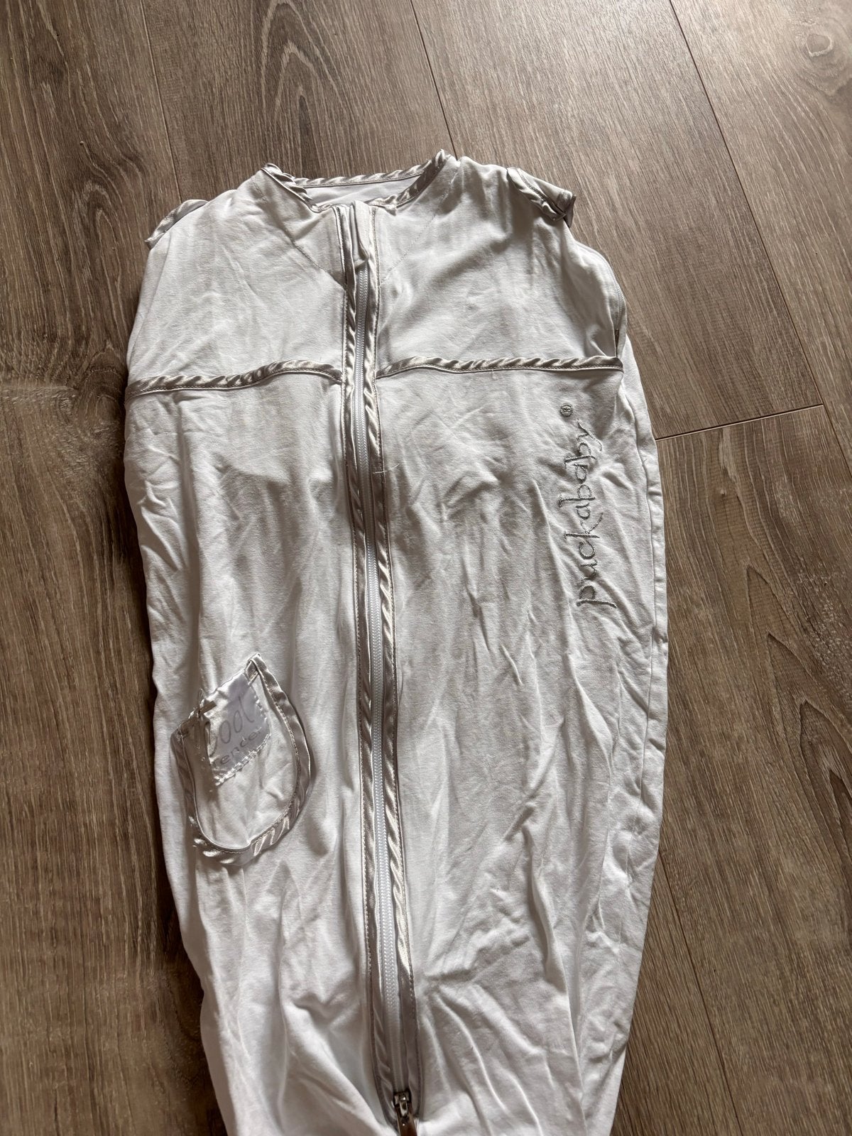 Puckababy Mini in wit met zilveren details, Kinderen en Baby's, Bakerzak of Bakerdoek, Puckababy, Ophalen of Verzenden, Zo goed als nieuw