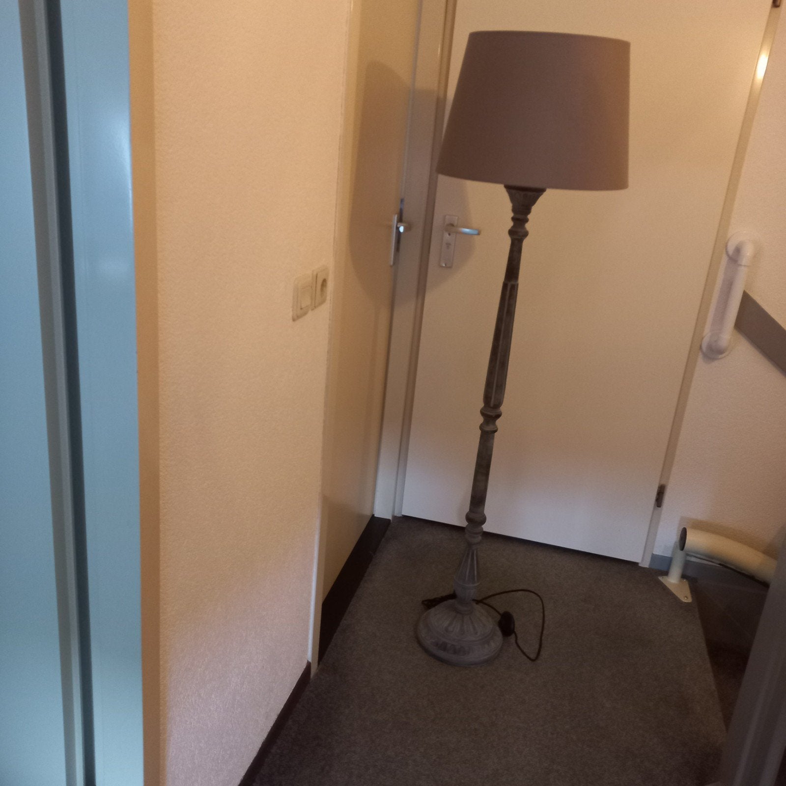 Vloerlamp kleur grijs, ( lijkt bruin), Ophalen, Zo goed als nieuw, 150 tot 200 cm
