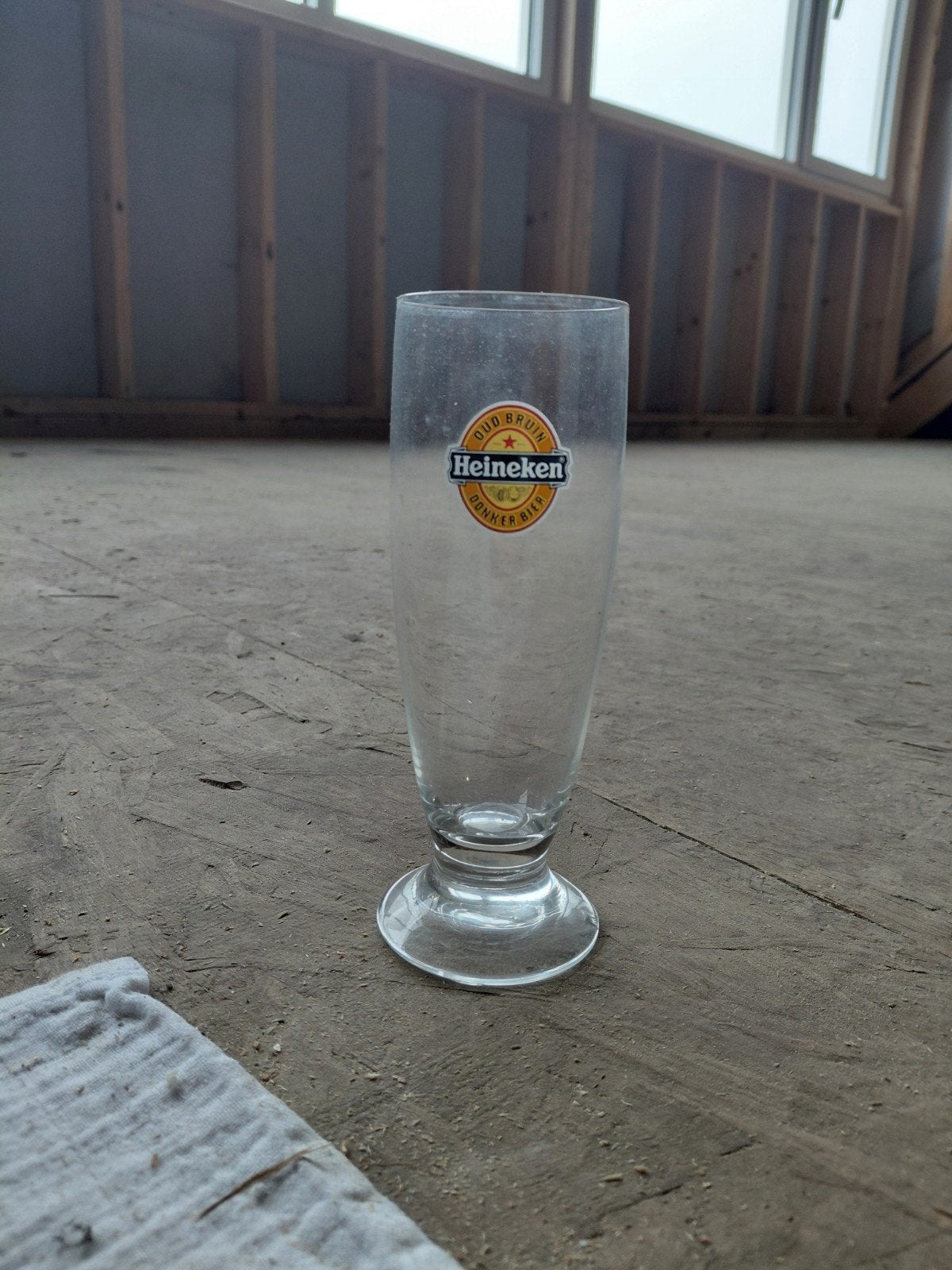 fluitglas op voet van Heineken Oud Bruin (Donker Bier), Verzamelen, Glas en Borrelglaasjes, Ophalen of Verzenden, Zo goed als nieuw