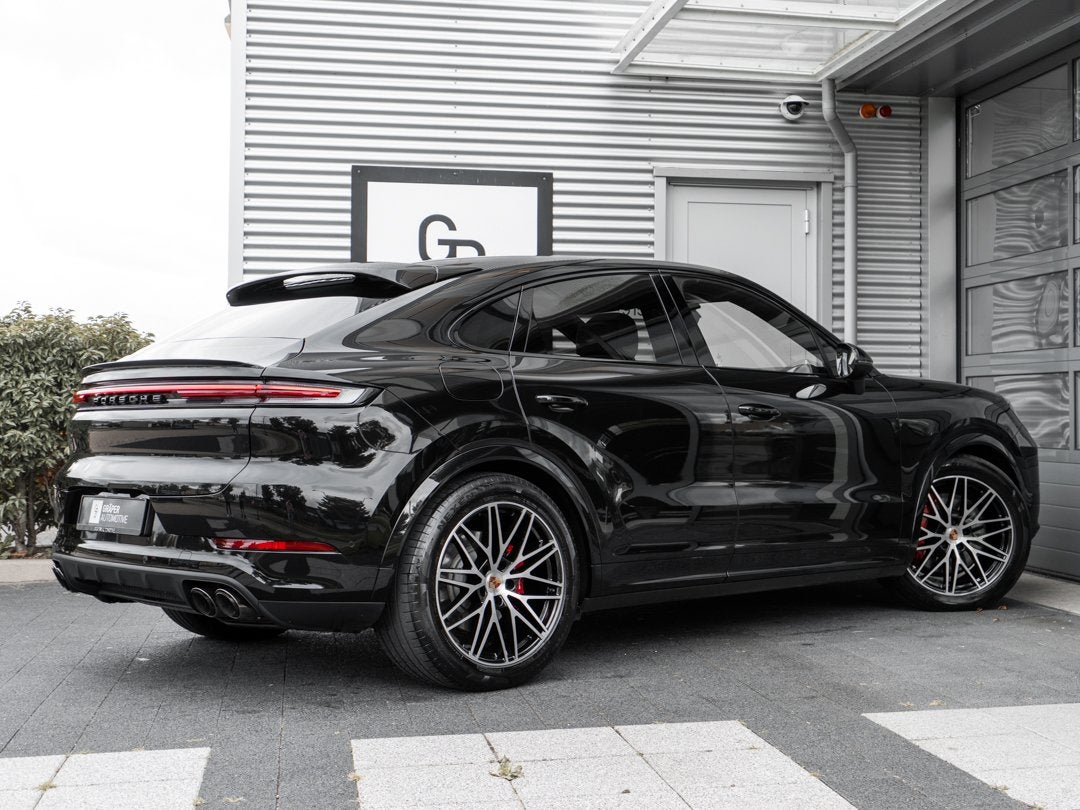 Foto 6 van Porsche Cayenne Coupé 3.0 E-Hybrid | SportDesign | Luchtver