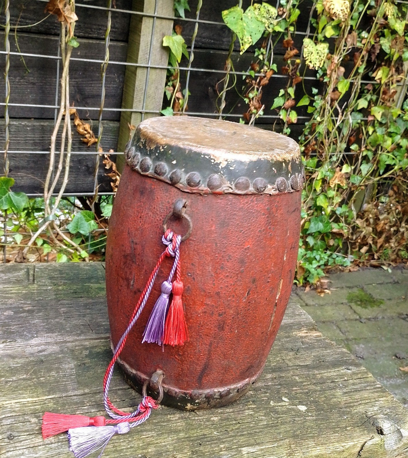 Antieke 19e-eeuwse Boeddhistische Tempeltrommel!, Antiek en Kunst, Handgemaakt, Ophalen of Verzenden, Rood, 25 cm