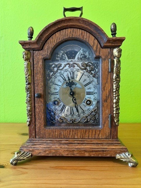 Antieke houten Warmink (WUBA) tafelklok met ornamenten, Ophalen