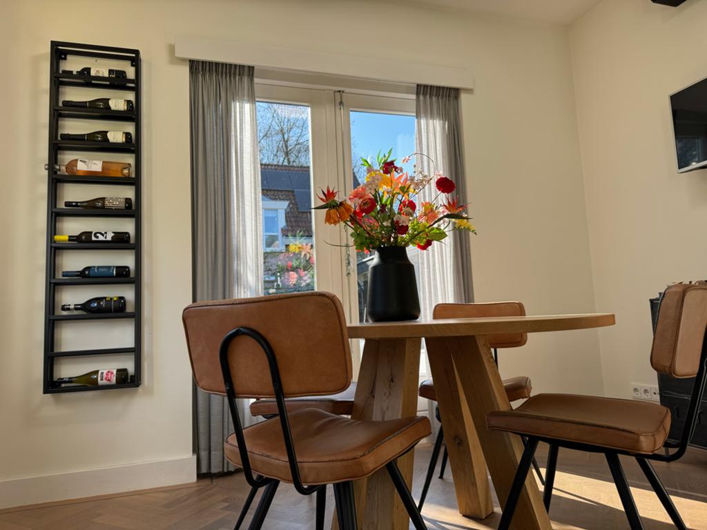 4 leuke eettafel stoelen voor de handige Harrie, Ophalen, Gebruikt, Bruin, Vier