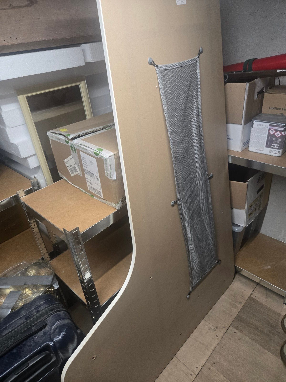 Houten bureau van Ikea met metalen onderstel en poten, Ophalen, Gebruikt, Hout, Kabelgoot