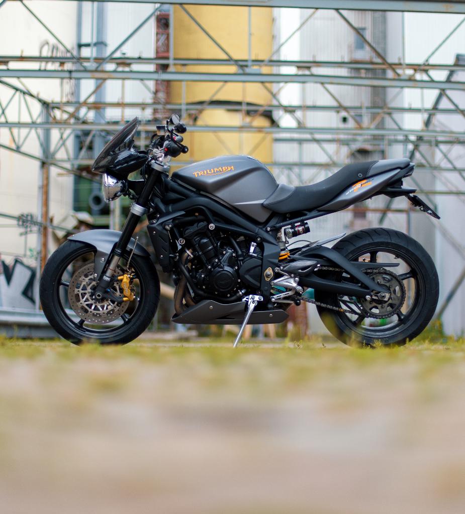 Triumph Street Triple 675 R 2009 Grijs, 675 cc, Sportuitlaat, Motorrijbewijs A, Gebruikt