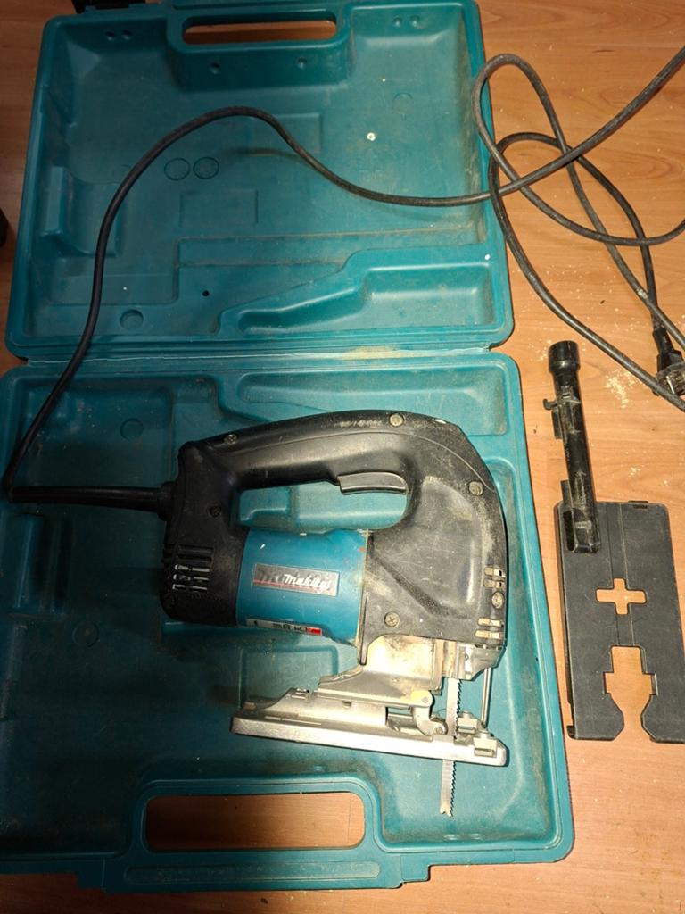 Makita decoupeerzaag, Doe-het-zelf en Verbouw, Gereedschap | Schuurmachines, Ophalen, Minder dan 600 watt, Bandschuurmachine