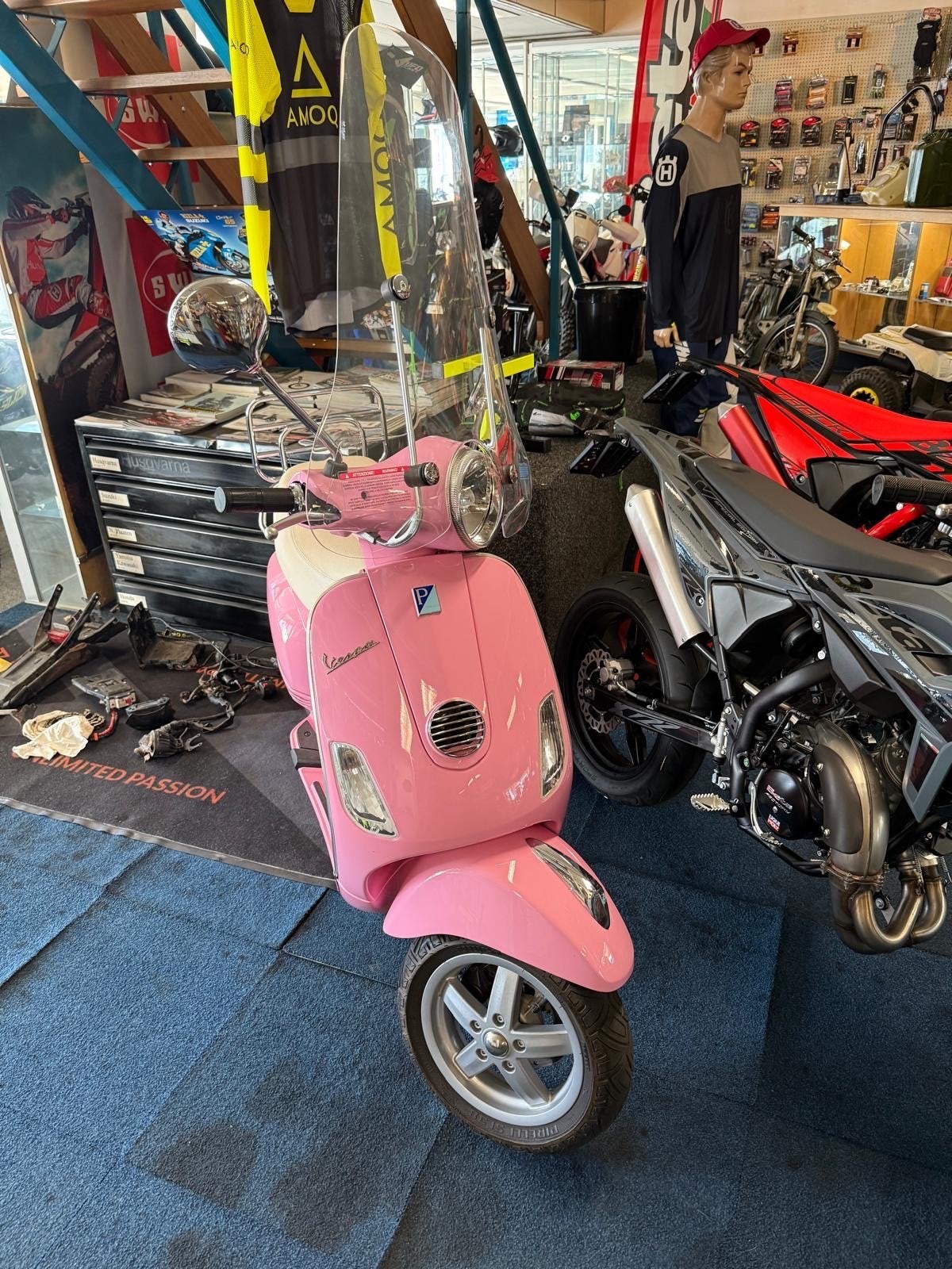 Roze Vespa LX - Stijlvol en Betrouwbaar, Ophalen, Gebruikt, Maximaal 45 km/u, Benzine