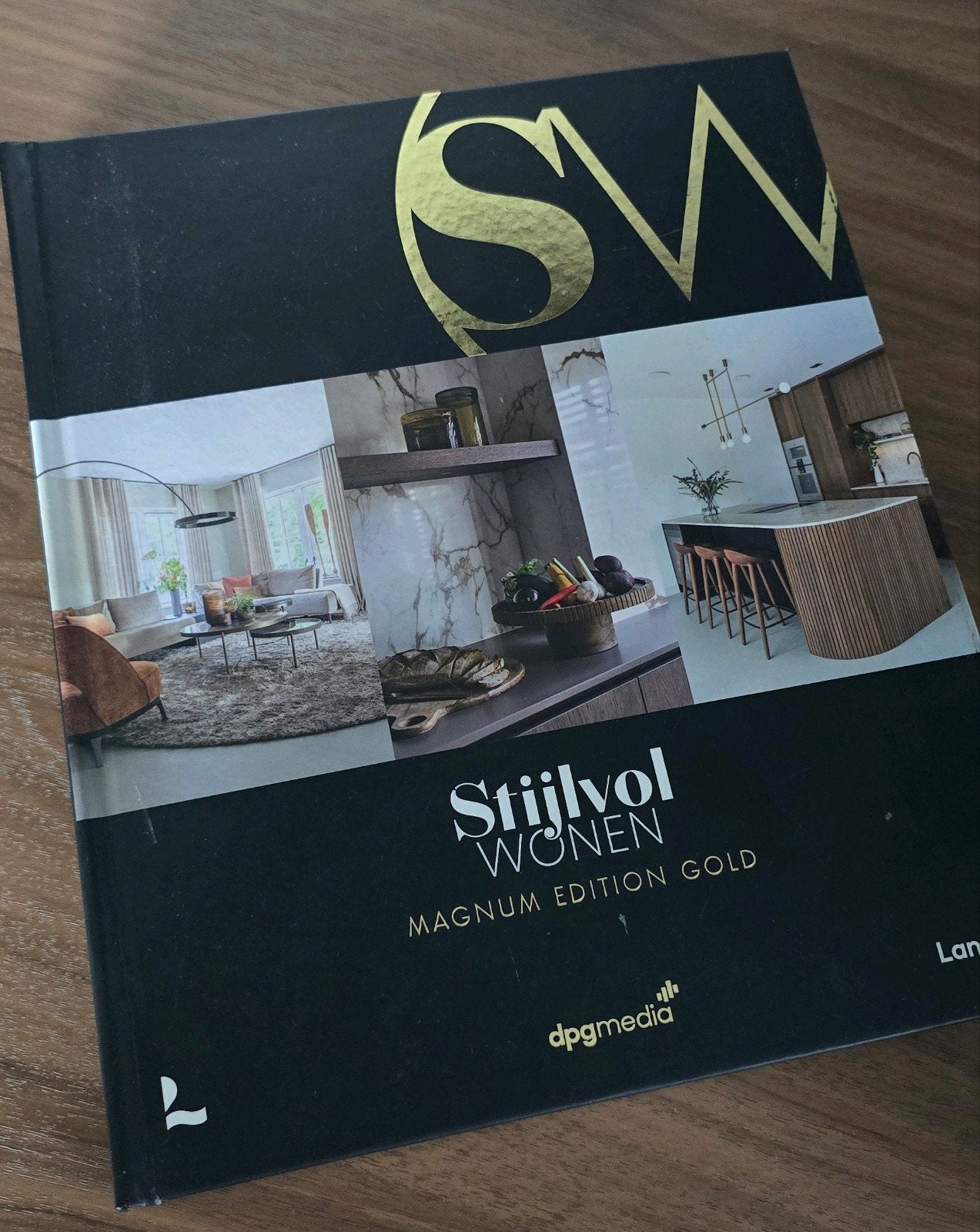 Stijlvol Wonen - Magnum Edition Gold, luxe tafelboek, Verzenden, Zo goed als nieuw, Interieur en Design