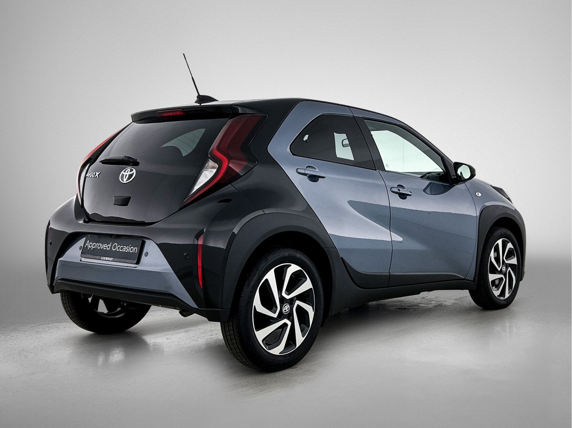 Toyota Aygo X 1.0 VVT-i S-CVT Pulse + | BTW Voertuig | Parke, 12 maanden, Stof, Gebruikt, Zwart