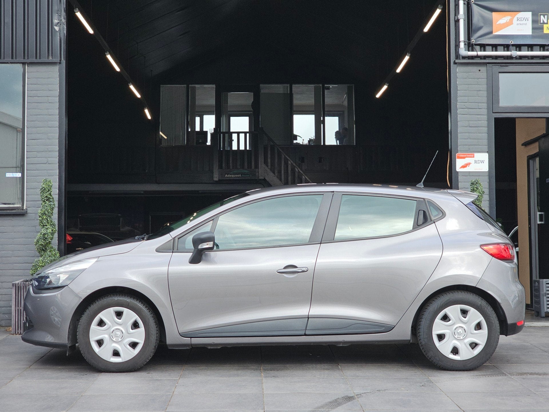 Renault Clio 1.2 Collection|Cruise|Airco|Bluetooth|Keyless, Voorwielaandrijving, Stof, Gebruikt, Met garantie (alle)
