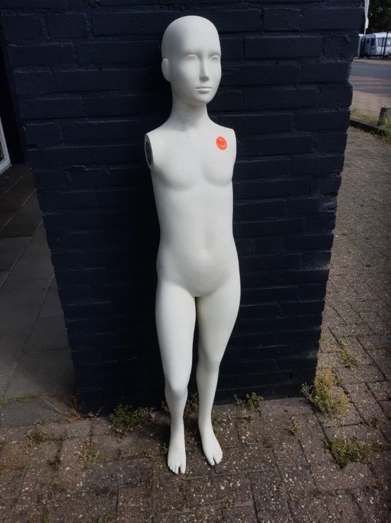 Etalagepop kind € 40,00 etalage pop mist armen, Ophalen, Gebruikt, Pascalstraat 6 1704 RD Heerhugowaard, 06-51941417