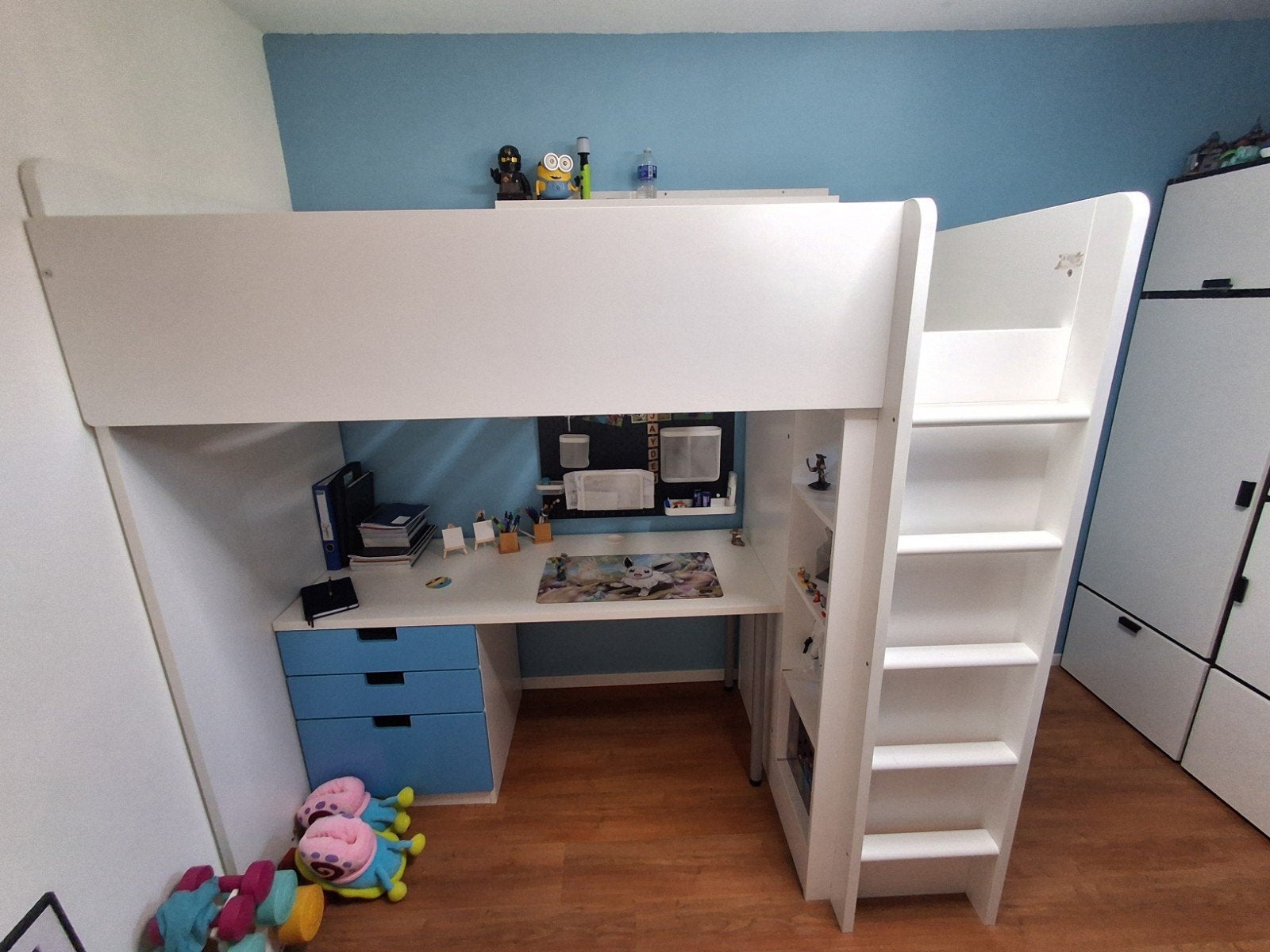 IKEA SMÅSTAD Hoogslaper met bureau en kast - Wit/Blauw, Ophalen, Gebruikt, Hoogslaper