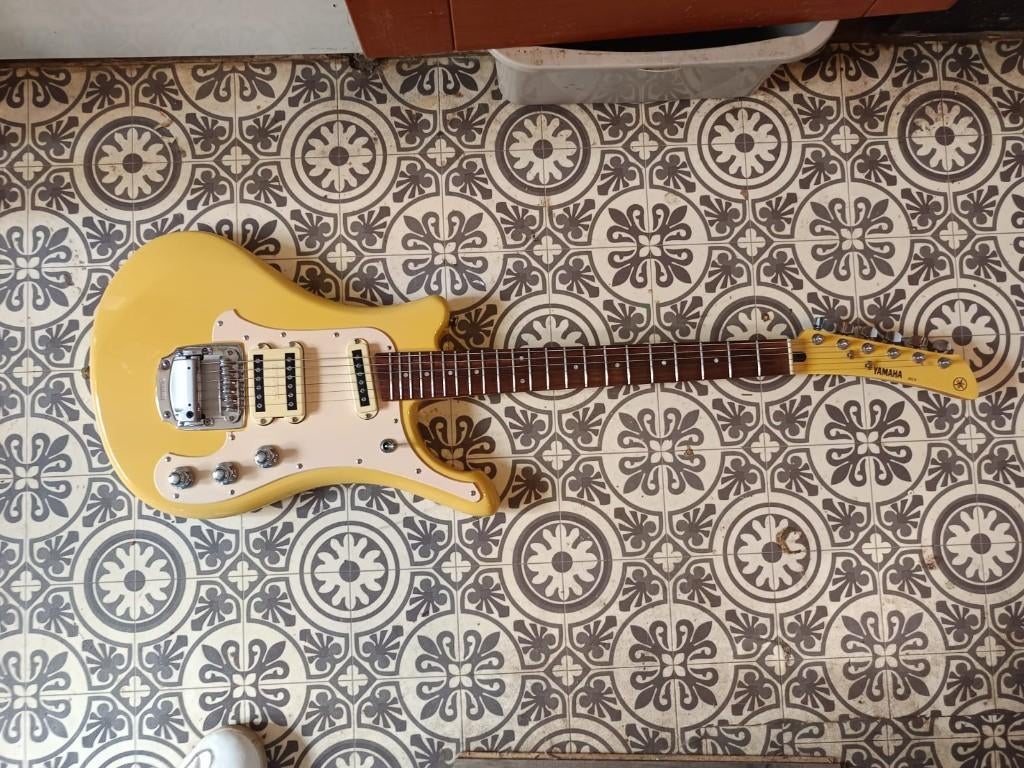 partij gitaren 9st in 1 koop yamaha svg squier 40th, Ophalen, Zo goed als nieuw, Solid body, Overige merken