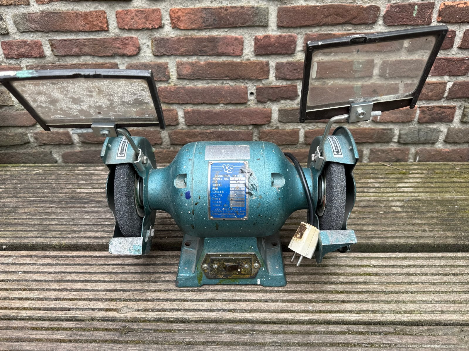 VS Slijpmachine met beschermende schermpjes, Ophalen, Gebruikt, Minder dan 700 watt, Werkbankslijpmachine