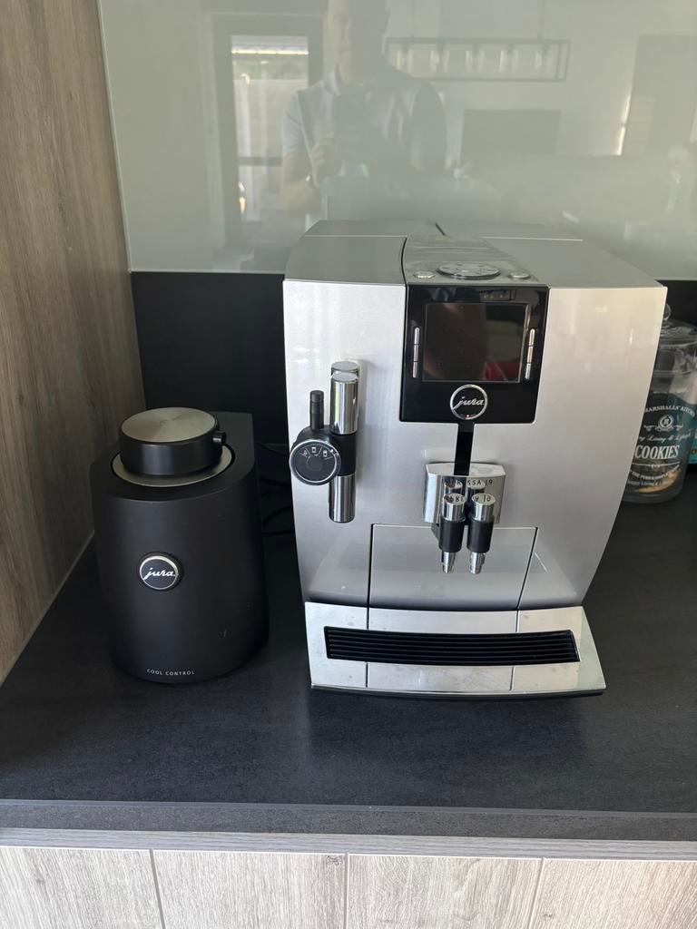 Jura j9.3 met koeler, Witgoed en Apparatuur, 10 kopjes of meer, Ophalen of Verzenden, Zo goed als nieuw, Koffiemachine