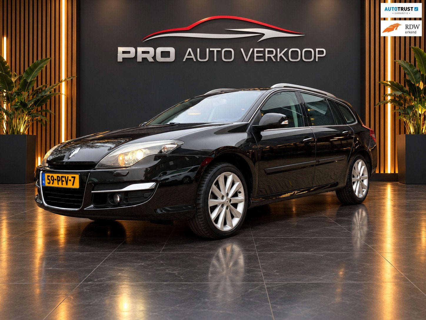 Renault Laguna Estate 2.0 Dynamique Clima_Cruise_Trekh_Led_N, Voorwielaandrijving, Gebruikt, 4 cilinders, Leder en Stof