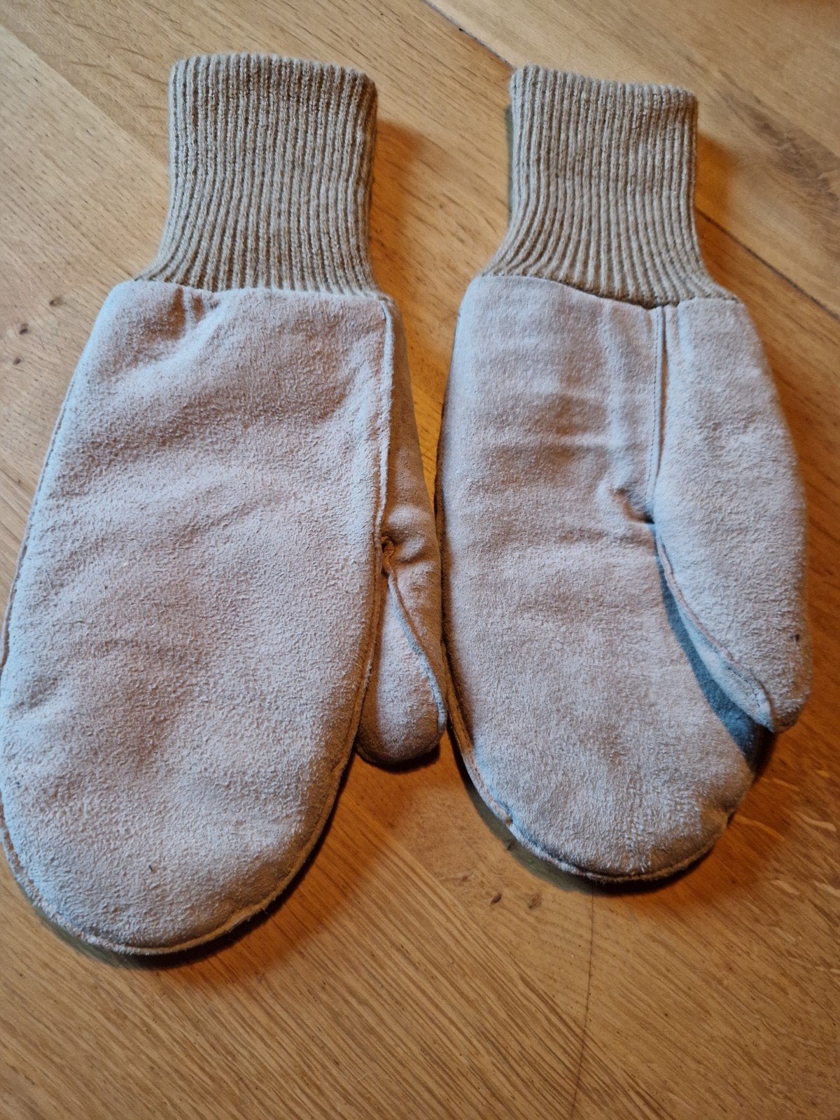 SUÈDE SHEEPSKINN WANTEN MAAT XL, Ophalen of Verzenden, Zo goed als nieuw, Maat 46/48 (XL) of groter, Sjaal
