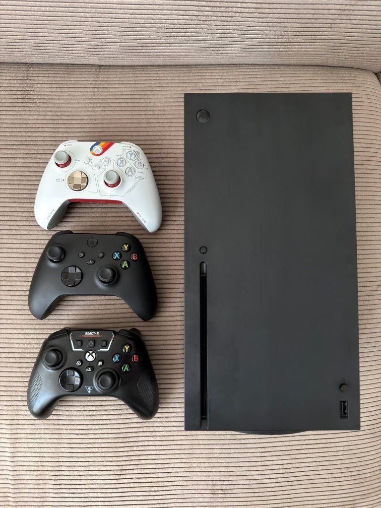 Xbox Series X 1TB + 3 Controllers, Spelcomputers en Games, Spelcomputers | Xbox Series X en S, Zo goed als nieuw, Xbox Series X
