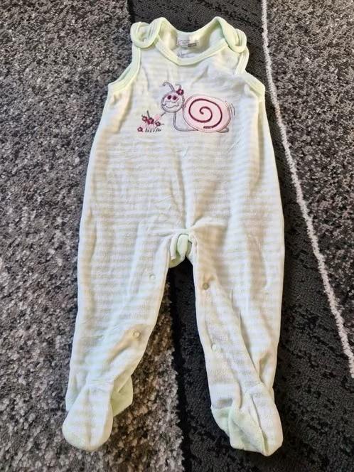 Mintgroen boxpakje met voetjes en slak Maat 68 h3, Kinderen en Baby's, Jongetje of Meisje, Onbekend, Ophalen of Verzenden, Pakje