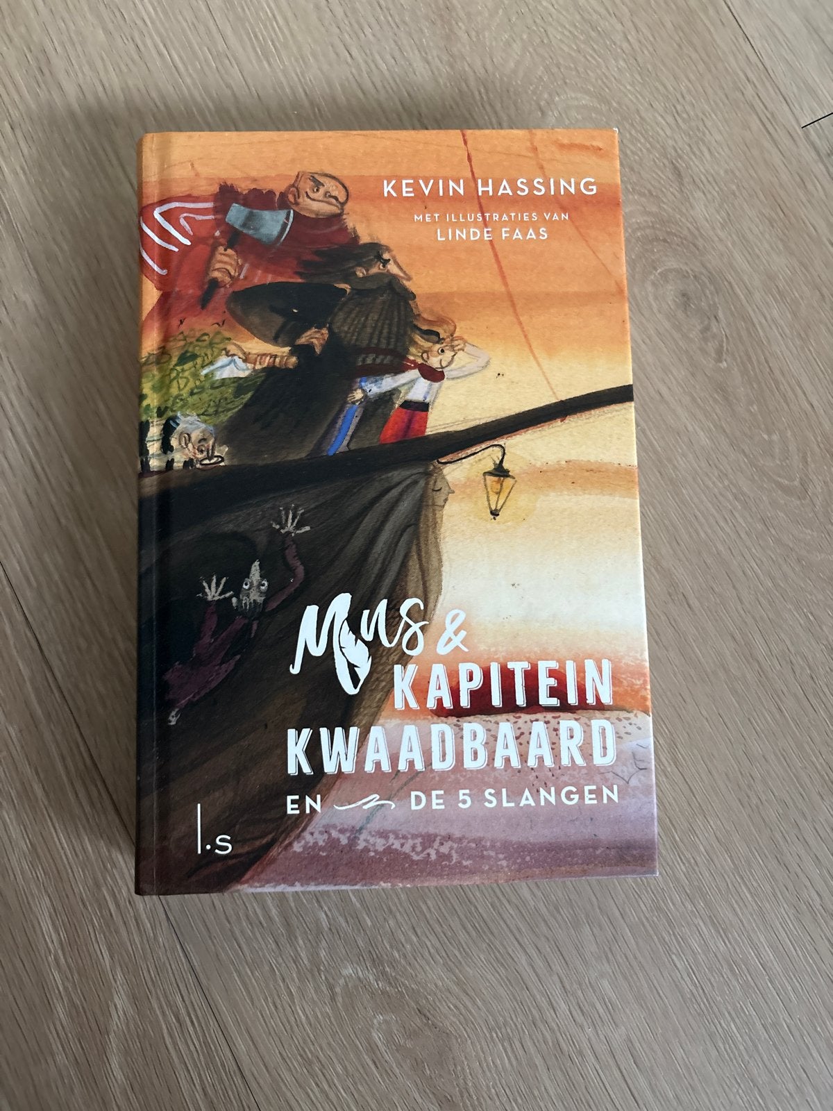 Mus & Kapitein Kwaadbaard en de 5 slangen - Kevin Hassing, Boeken, Ophalen, Zo goed als nieuw, Fictie algemeen