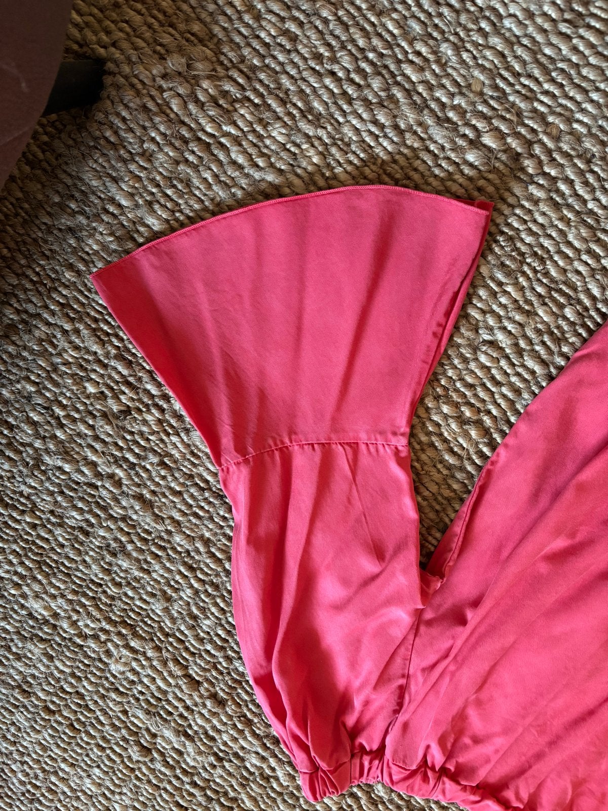 Geisha koraalkleur off-shoulder top met trompetmouwen, Ophalen of Verzenden, Gedragen, Maat 38/40 (M)