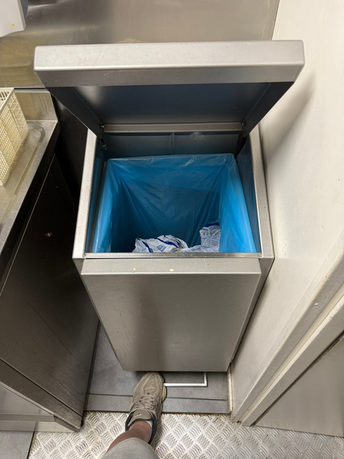 RvS afval bak zware horeca kwaliteit 120 liter, Ophalen