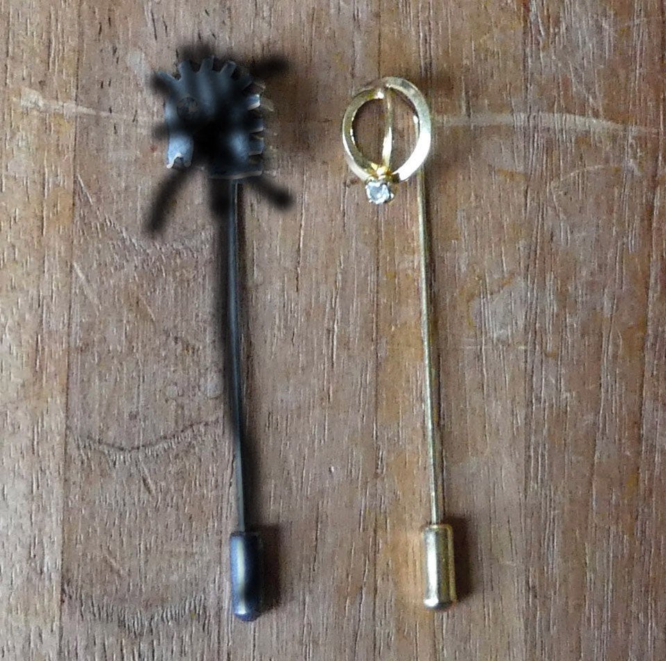 Reversspeld goudkleurige bol strass revers speldje, Overige materialen, 4 tot 7 cm, Gebruikt, Ophalen of Verzenden