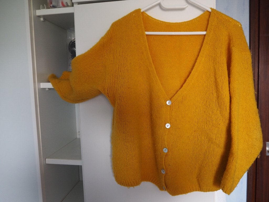 Vest in de kleur Geel, Geel, Maat 42/44 (L), Ophalen of Verzenden, Onbekend